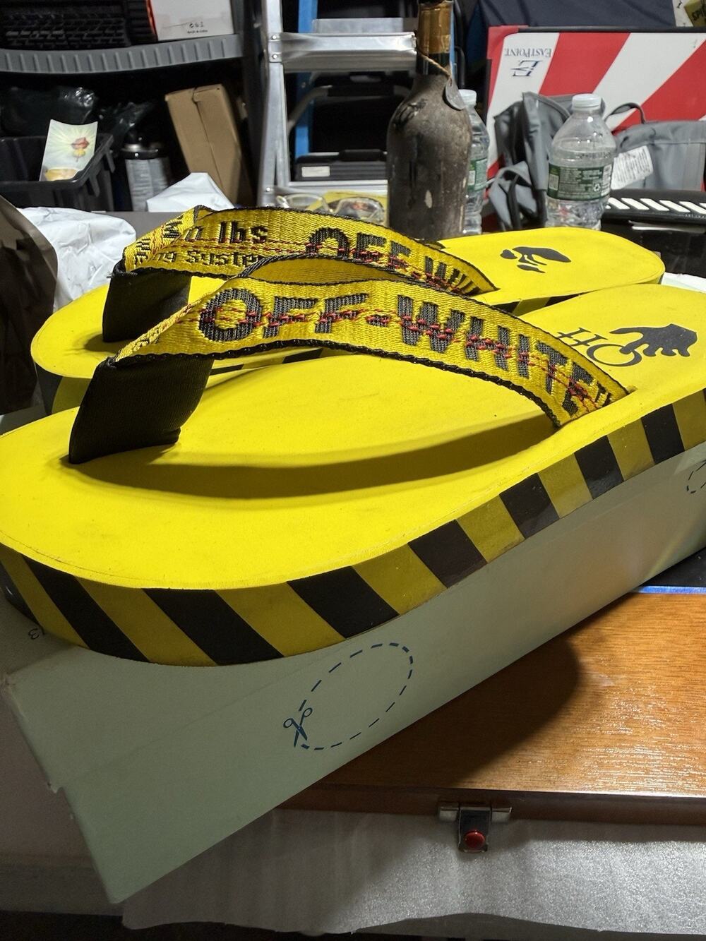 Off-White Flip Flops Size 42 9-9.5 Men’s 10-10.5 Women’s Box Dust Bag